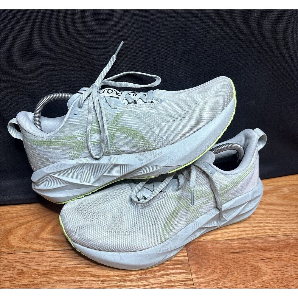 Men's Asics Novablast 5 Cold Moss Light Orange 9.5 D Medium Running Sneakers